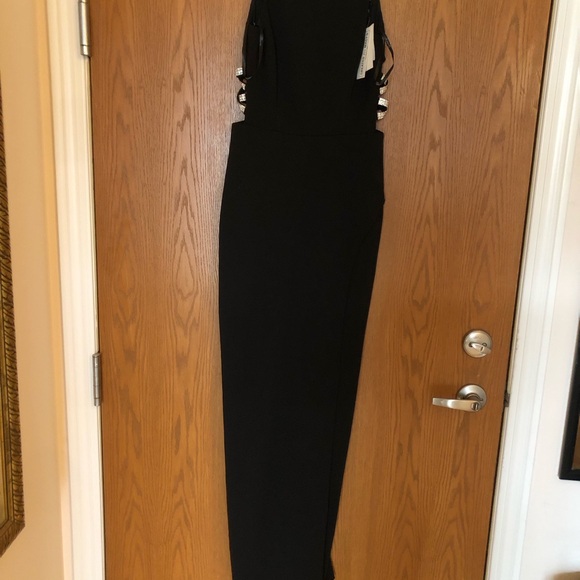 Elegant Black Evening Dress - Picture 14 of 15